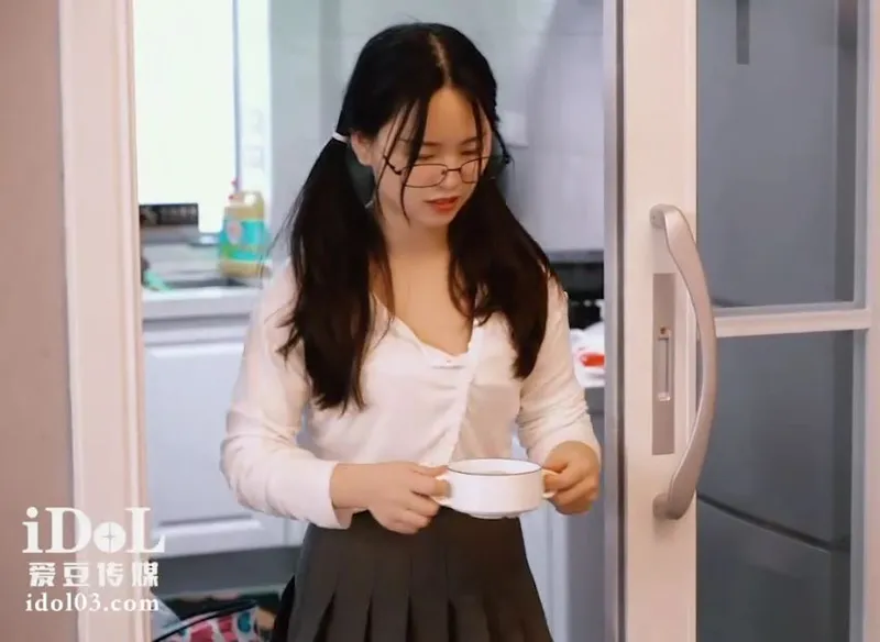 Búp bê về quê ăn tết bị bố dượng nện vì càng lớn càng ngon